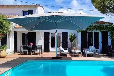 Image de Villa de caractère avec piscine chauffée