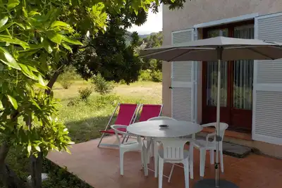Image de Appartement pour 4 personnes 2 chambres avec clim 5min rivière, 7 min plage