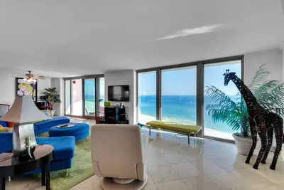 Image de Privé de luxe en bord de mer Penthouse - 3 chambres, 3 bains, Amazing Views