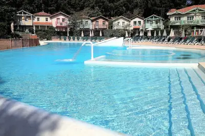 Villa pour 4 personnes dans résidence avec piscine chauffée