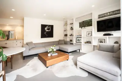 Image de charmante Montecito résidence proche de la plage, des restaurants et des boutiques