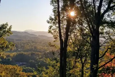 Image de Cabane dans les arbres avec vue imprenable depuis chaque pièce; privé, mais pratique