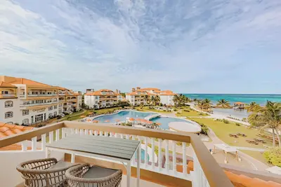 Image de Magnifique Condo Avec Vue Sur La Grande OCÉAN Et La Piscine - La Vue Sur L'OCÉAN La Plus Proche!