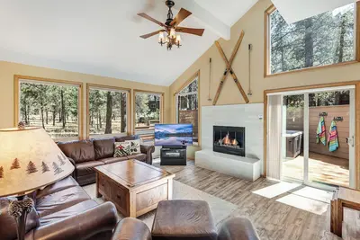 Image de Rue calme et cadre proche de Sharc avec Master on Main - A / C & Sharc Pass