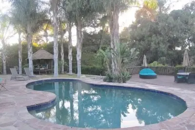 Image de Style de vie de complexe! A Tropical Paradise Pool Home, Terrains de golf