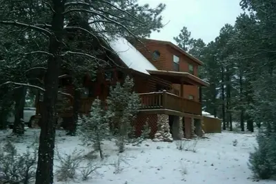 Image de Cabine confortable dans les montagnes blanches de l'Arizona se trouve sur un acre de terre!
