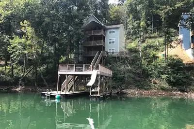 Image de Great Blessings est une belle maison de 9 chambres et 9 salles de bain sur le lac Norris