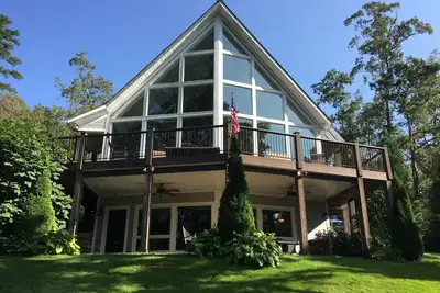 Image de Incroyable maison du lac Keowee. Quai privé, plage, foyer, et même une maison avec lits superposés