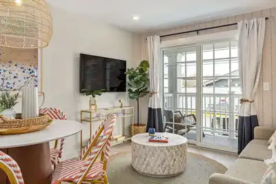 Image de Twenty Shore - suites 'beach chic'. Centre de la ville. Marcher partout