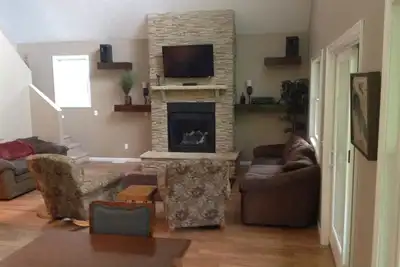 Image de L'automne est magnifique ici! Réservez votre week-end de golf, de pêche ou de dégustation de vin de 3 jours maintenant!