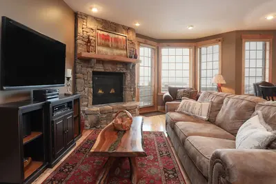 Image de Seven Springs - Southwind Ski-in Ski-Out Mountaintop Townhouse