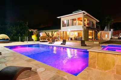 Image de Surfers Paradise Villa - face à la plage Irvine.