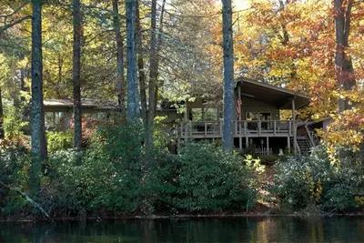 Image de Lakefront, parfait pour les amoureux de la nature et les jardiniers, amateurs de plein air et les temps d'arrĂŞt
