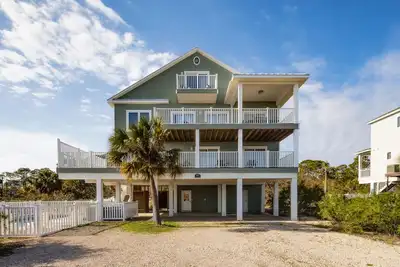 Image de Superbes vues et prêt pour vous! Super commentaires! 5br, 5ba, ascenseur, piscine, bain à remous!