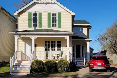 Image de Emplacement paisible et paisible au bord du lac à Park Point à quelques pas du parc Canal