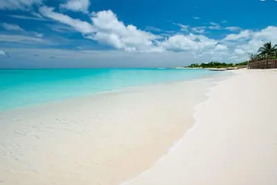 Image de 30 secondes à la plage de Grace Bay! 5 Br, piscine privée, jardins luxuriants! ! !