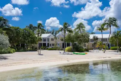 Image de \"Sandy Bottom\" - 2 Chambre Villa sur la plage de Jardins Du Kai