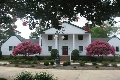 Image de Domaine riverain magnifique - Piscine privée, jetée, court de tennis, foyer