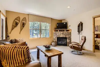 Image de Modern Mountain Comfort dans un quartier calme, à quelques pas de la ville, sur une ligne de bus gratuite