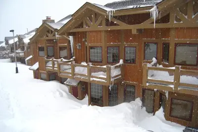 Image de Southwind belle maison en rangée avec bain à remous dans la communauté fermée de 7 Springs