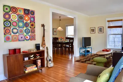 Image de Bluebird Day - Jefferson Cottage - 1Bd + Loft Downtown Bend