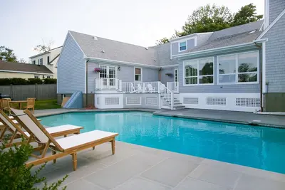 Image de Maison de vacances de luxe ~ Piscine ~ 5 minutes à pied du New York Yacht Club ou Ft Adams