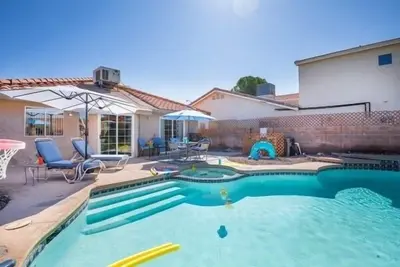 Image de Chauffée bain à remous et pool house