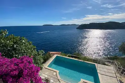 Belle villa au bord de l'eau idyllique, près de Dubrovnik, accès privé à la mer