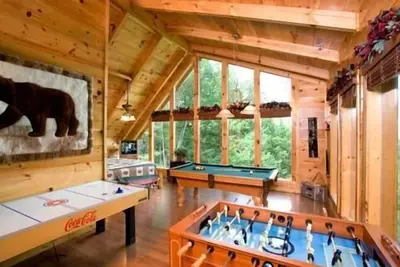 Image de Bear's Den à Pigeon Forge #unforoubliable 2 chambres w / Gameroom & Full Theatre!