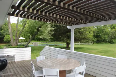 Image de Location Hamptons - Beau cadre privé avec piscine et court de tennis.
