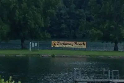 Image de Cottage 1 Br sur le lac tranquille Taneycome avec cale de bateau