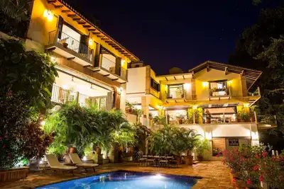 Image de Oceanfront Conchas Chinas -Hacienda spectaculaire-Tropical Estate -Chef / Personnel