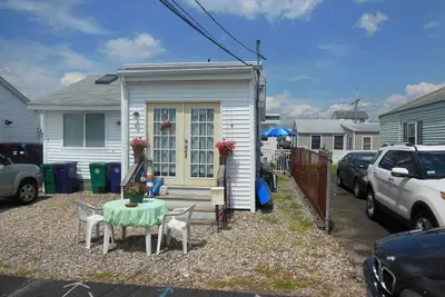 Image de Maison 2 chambres - propre et mise à jour avec vue sur le coucher du soleil - maintenant en location pour 2018