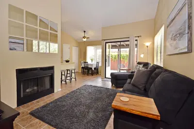 Image de Maison de ville de Miramonte près des parcs et des terrains de golf