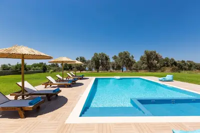 Image de Villa neuve, vue imprenable sur la mer, intimité totale, piscine de 65m2, proche des commodités