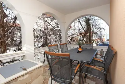 Image de Appartement de deux chambres avec la terrasse Slatine, Ciovo (A-16341-a)