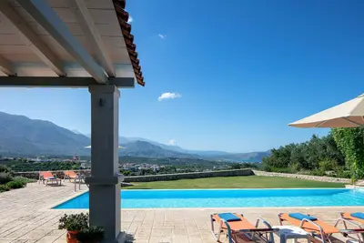 Emplacement privé, vue panoramique sur la mer, piscine privée de 50m2, proche d'une plage de sable
