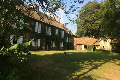 Image de Grande maison familiale avec parc clos et arboré à Rothonod