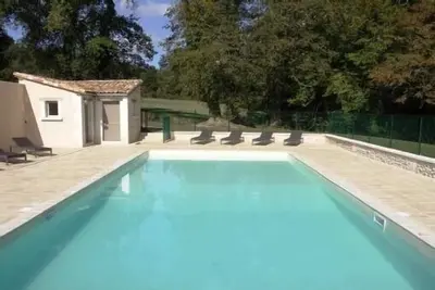 Image de Vast property with large heated swimming pool in the Dordogne-Périgord • 15 pple