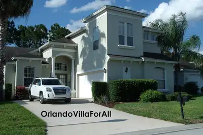 Image de Villa Exécutive de 2950 pieds carrés, piscine de 28 pieds avec spa, Wi-Fi gratuit à 12 minutes de Disney