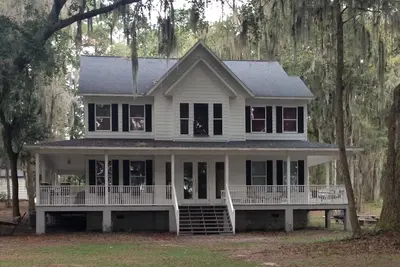 Image de Charme sud au bord du lac dans une belle région calme