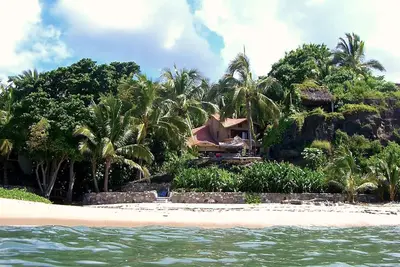 Image de Unique Villa sur plage en face de Surf Break Burro en privé / Lotissement clos