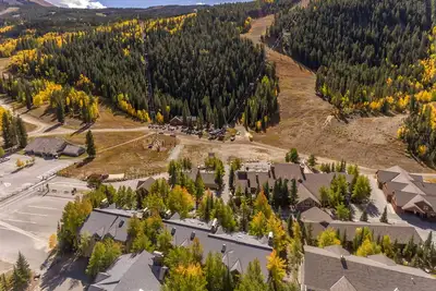 Image de Chateaux D'Mont ~ - 2br les plus proches des ascenseurs Mountain House - Pvt Hot Tub dans l'unité
