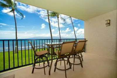 Image de Oceanfront! 60 Ft. de l'océan, magnifique, rénové, Wifi gratuit