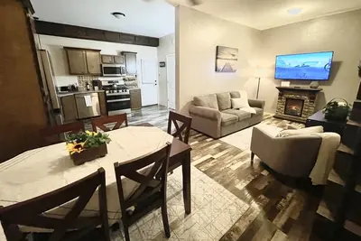 Image de 3000 pieds carrés avec piscine privée près de Canton / Lac Tawakoni