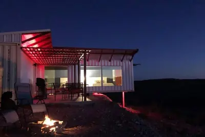 Image de Fossil Knob Bob House location ultime moderne dans l'arrière-pays accidenté de la Big Bend