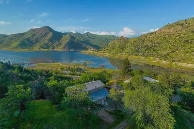 Image de Private 126 Acre Ranch Niché au sommet de la colline surplombant le lac Kaweah