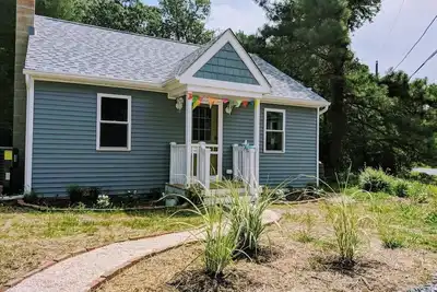 Image de Brand New Cottage à quelques pas de la plage!