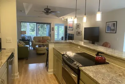 Image de Étapes modernes de vue de la lagune de la piscine et du golf de plage