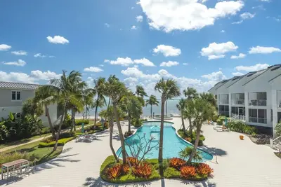 Image de Sunrise Haven at Maison Matecumbe - Condo fermé 3Bd, 3Ba - Plage, piscine et bain à remous